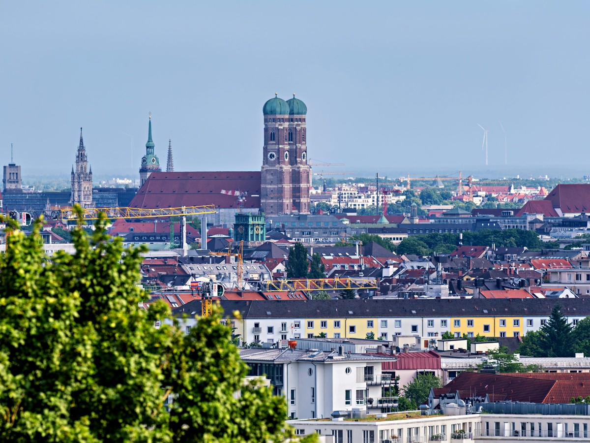 Blick über München mit den Türmen der Frauenkirche